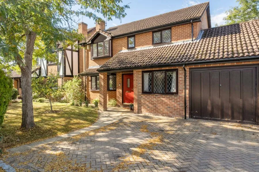 Bishops Grove, Windlesham, GU20, photo 22