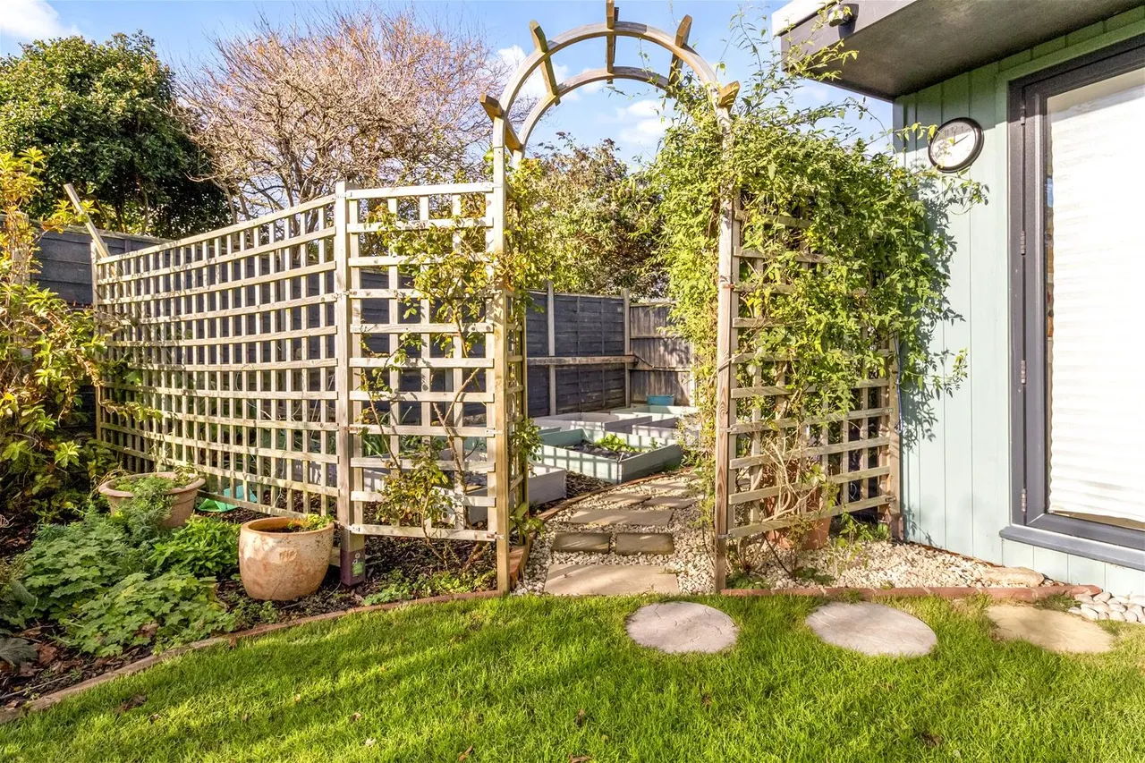 Thakeham Drive, Goring-By-Sea, Worthing, photo 17