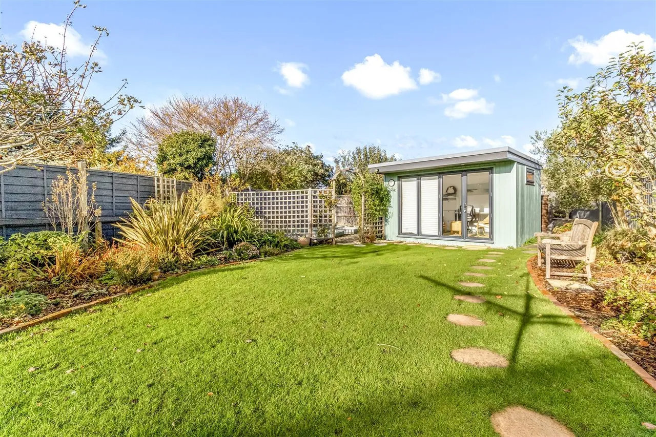 Thakeham Drive, Goring-By-Sea, Worthing, photo 13