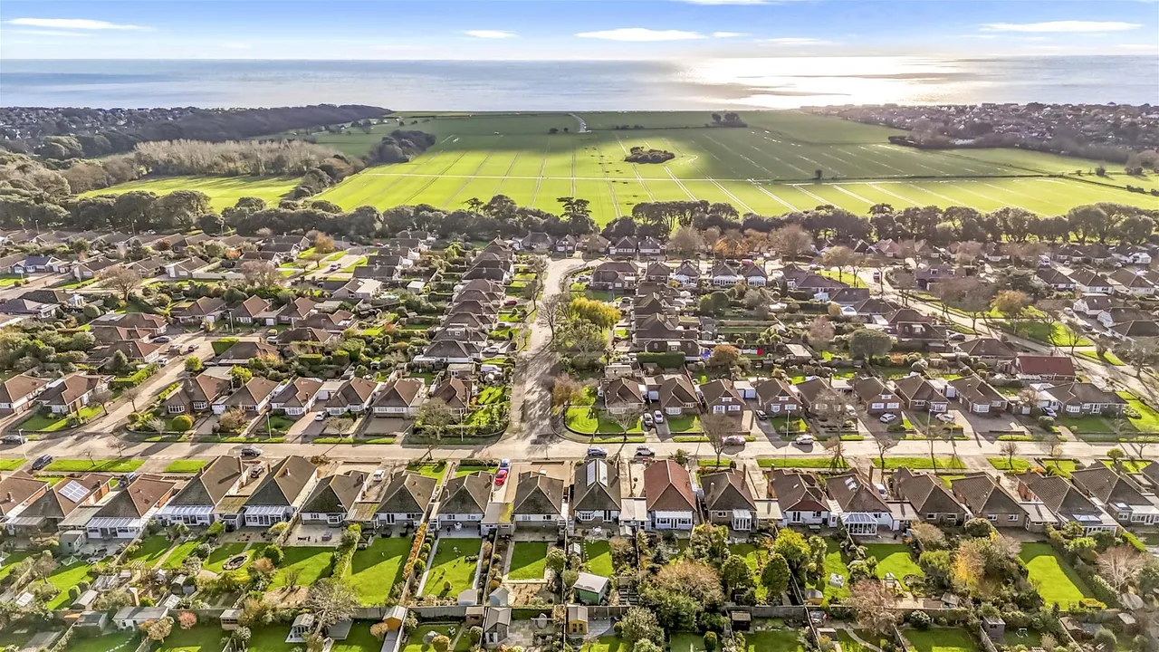Thakeham Drive, Goring-By-Sea, Worthing, photo 16