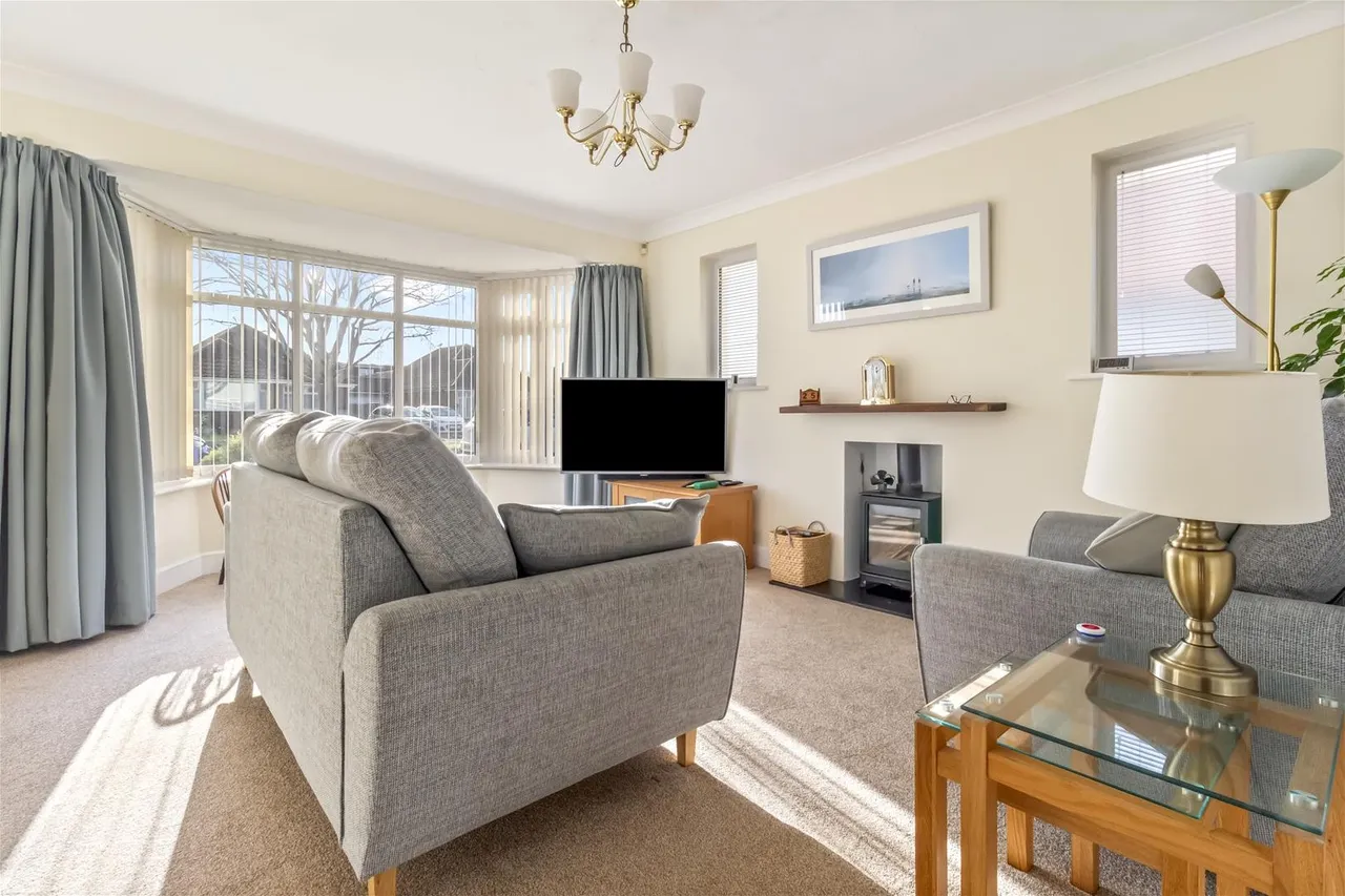 Thakeham Drive, Goring-By-Sea, Worthing, photo 2