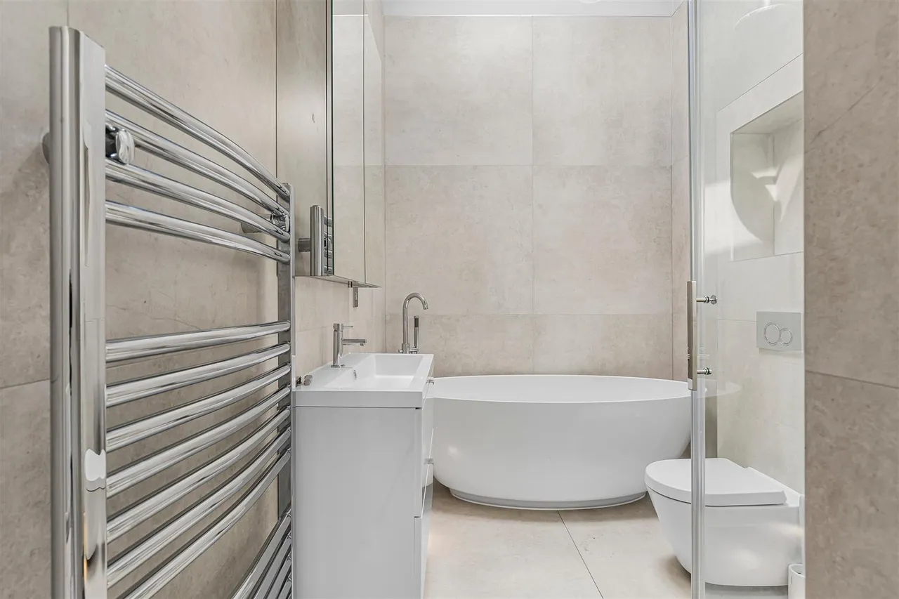 Lambton Road, London, SW20, photo 8
