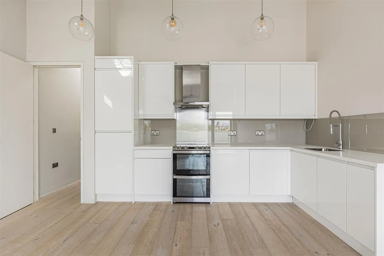 Lambton Road, London, SW20, photo 7