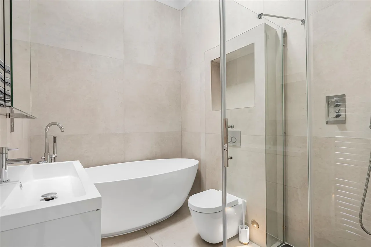 Lambton Road, London, SW20, photo 3