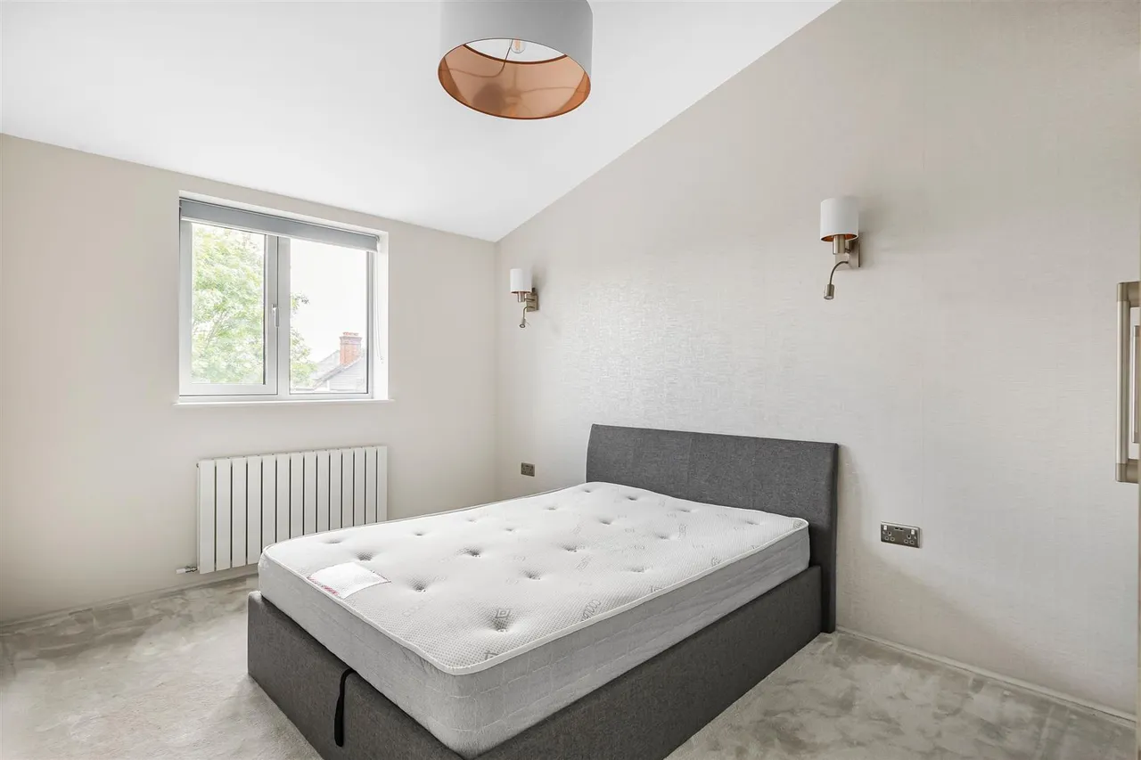 Lambton Road, London, SW20, photo 9