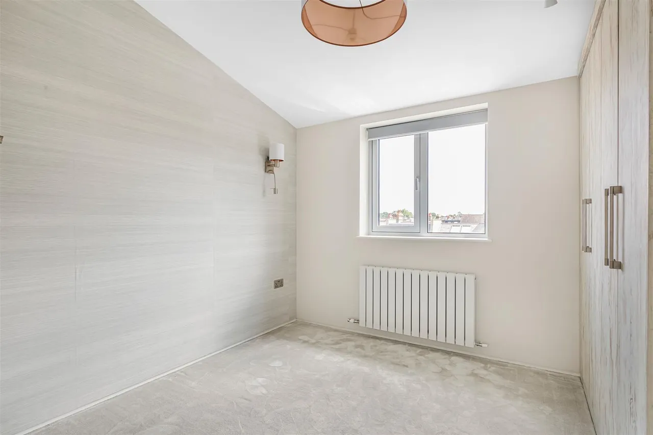 Lambton Road, London, SW20, photo 10