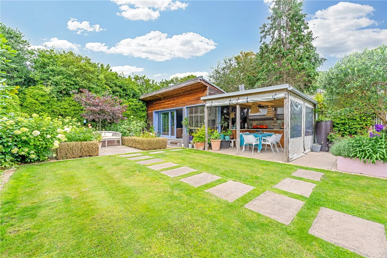 Ormond Crescent, Hampton, TW12 2TQ, photo 2