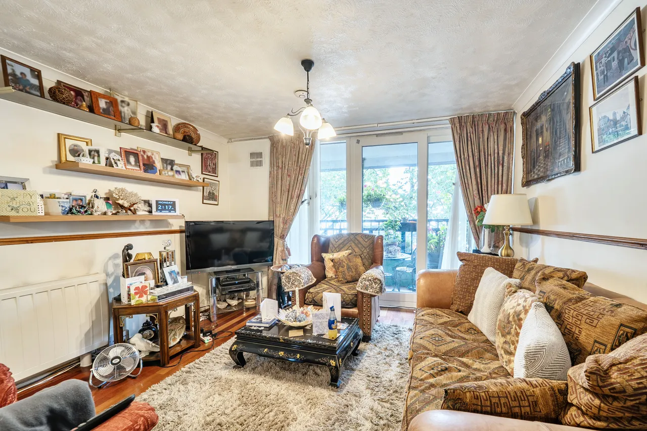2 Nevill Court, Edith Terrace, London, photo 2