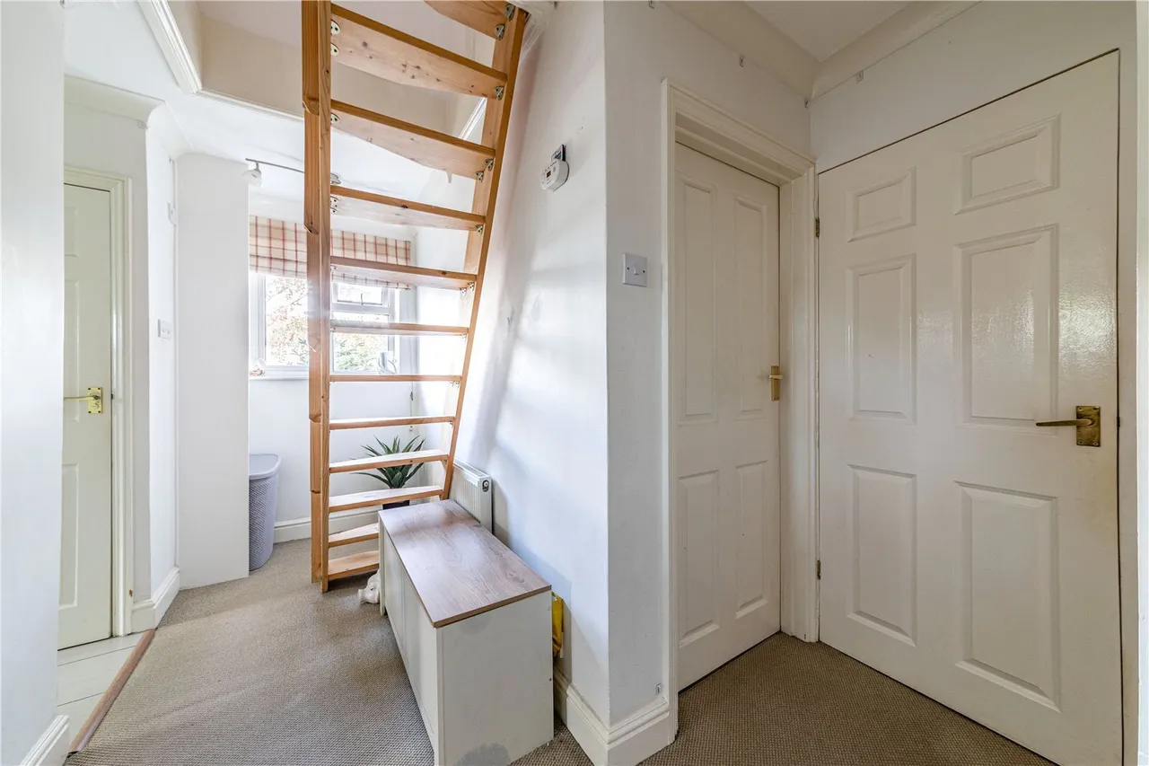 High Road, Byfleet, photo 9