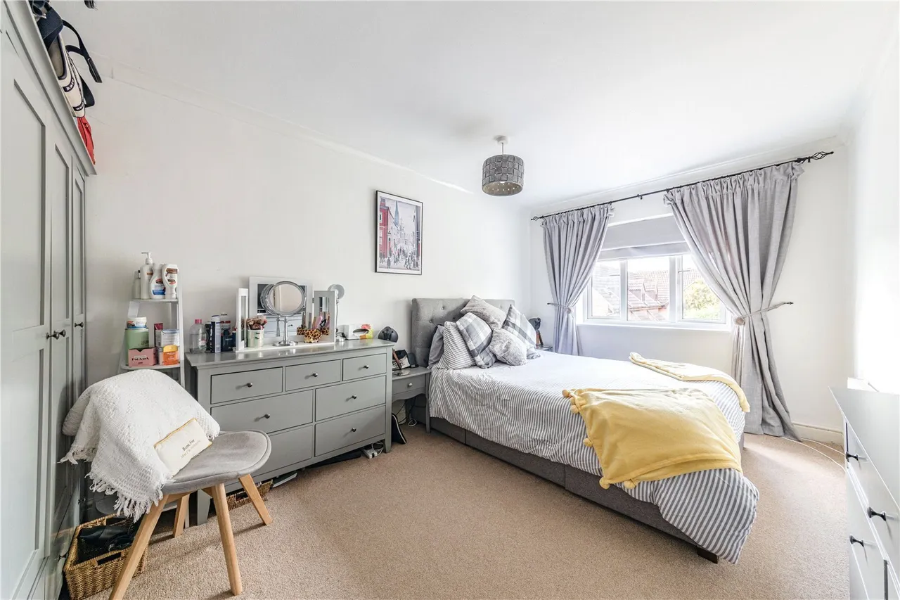 High Road, Byfleet, photo 5