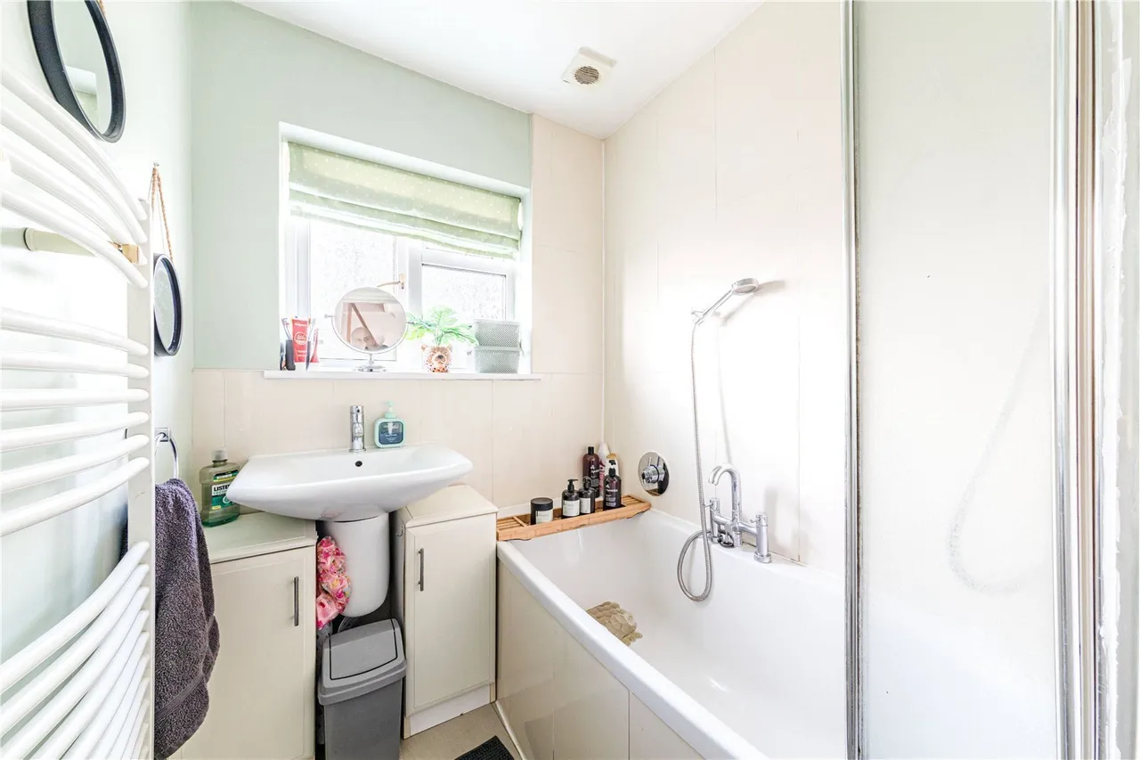 High Road, Byfleet, photo 7
