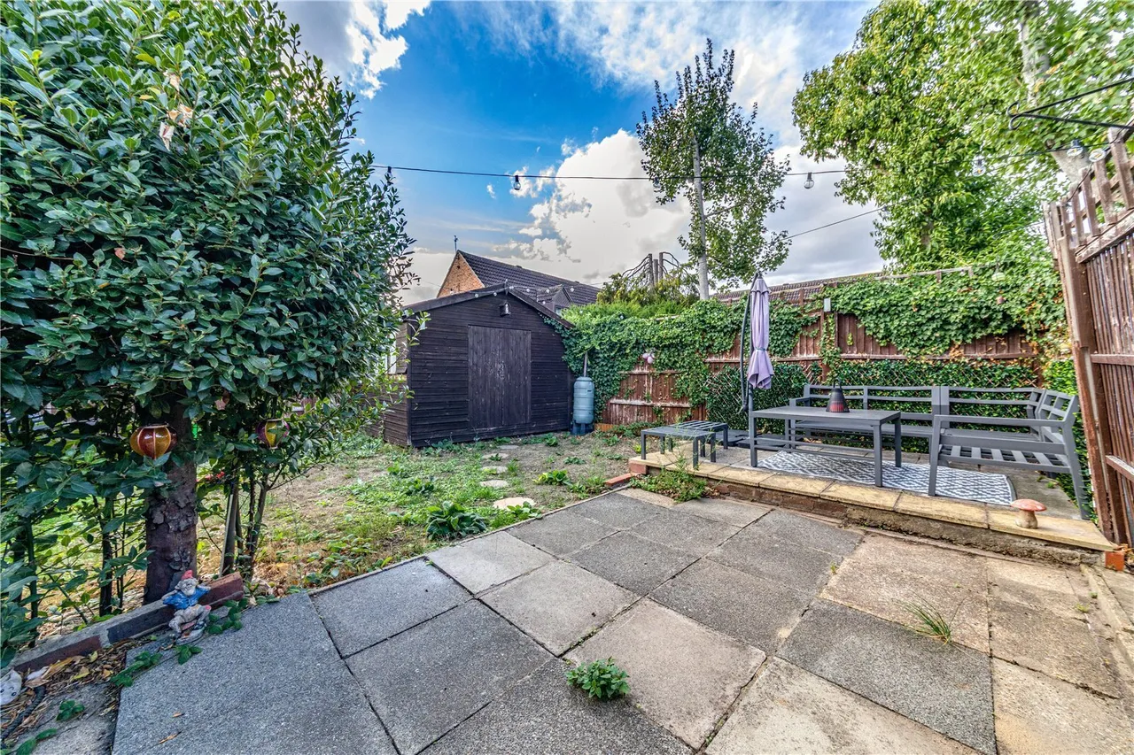 High Road, Byfleet, photo 12