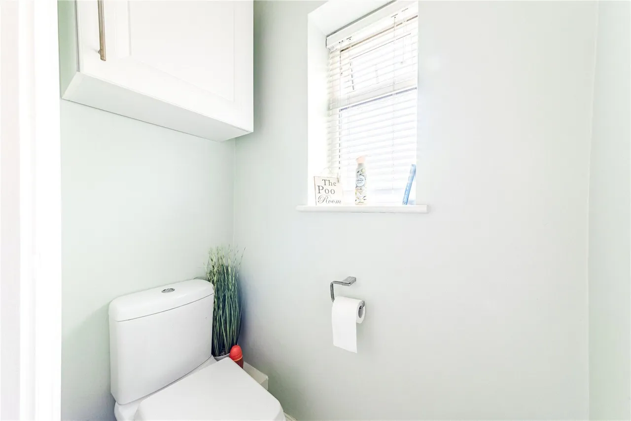 High Road, Byfleet, photo 8