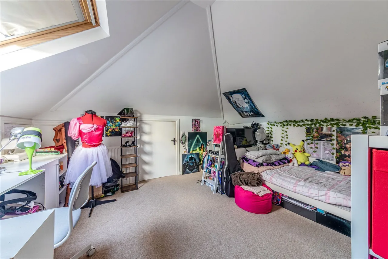 High Road, Byfleet, photo 11