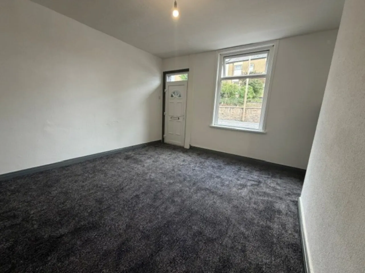 Oldham Road, Rochdale, OL11, photo 3