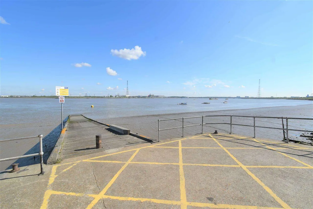 Pier Road, Greenhithe, DA9, photo 17