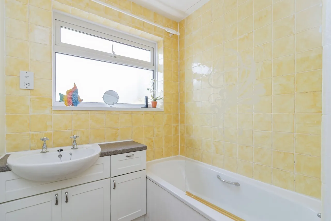 Dolphin Crescent, Paignton, TQ3, photo 18