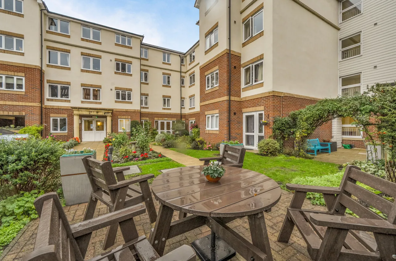Grove Road, Woking, GU21, photo 13