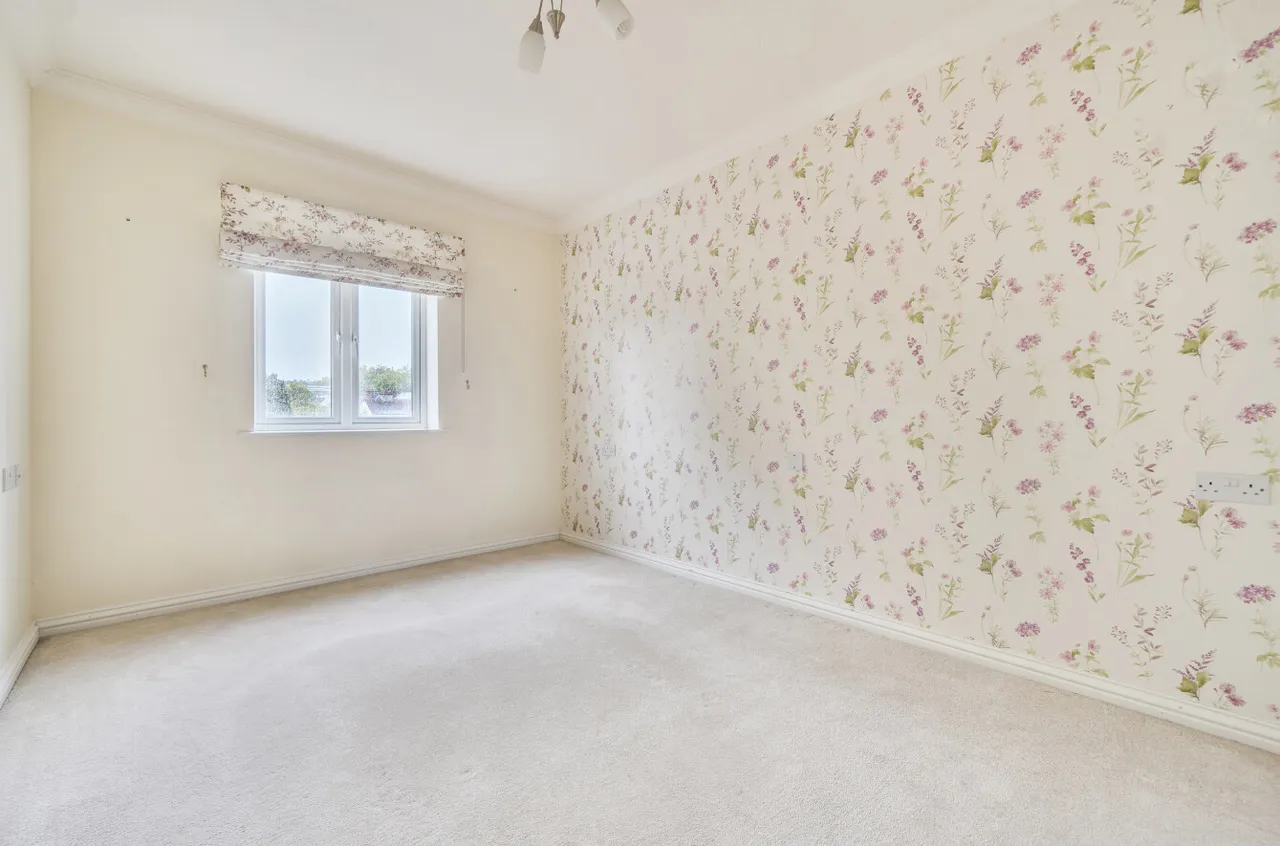 Grove Road, Woking, GU21, photo 8