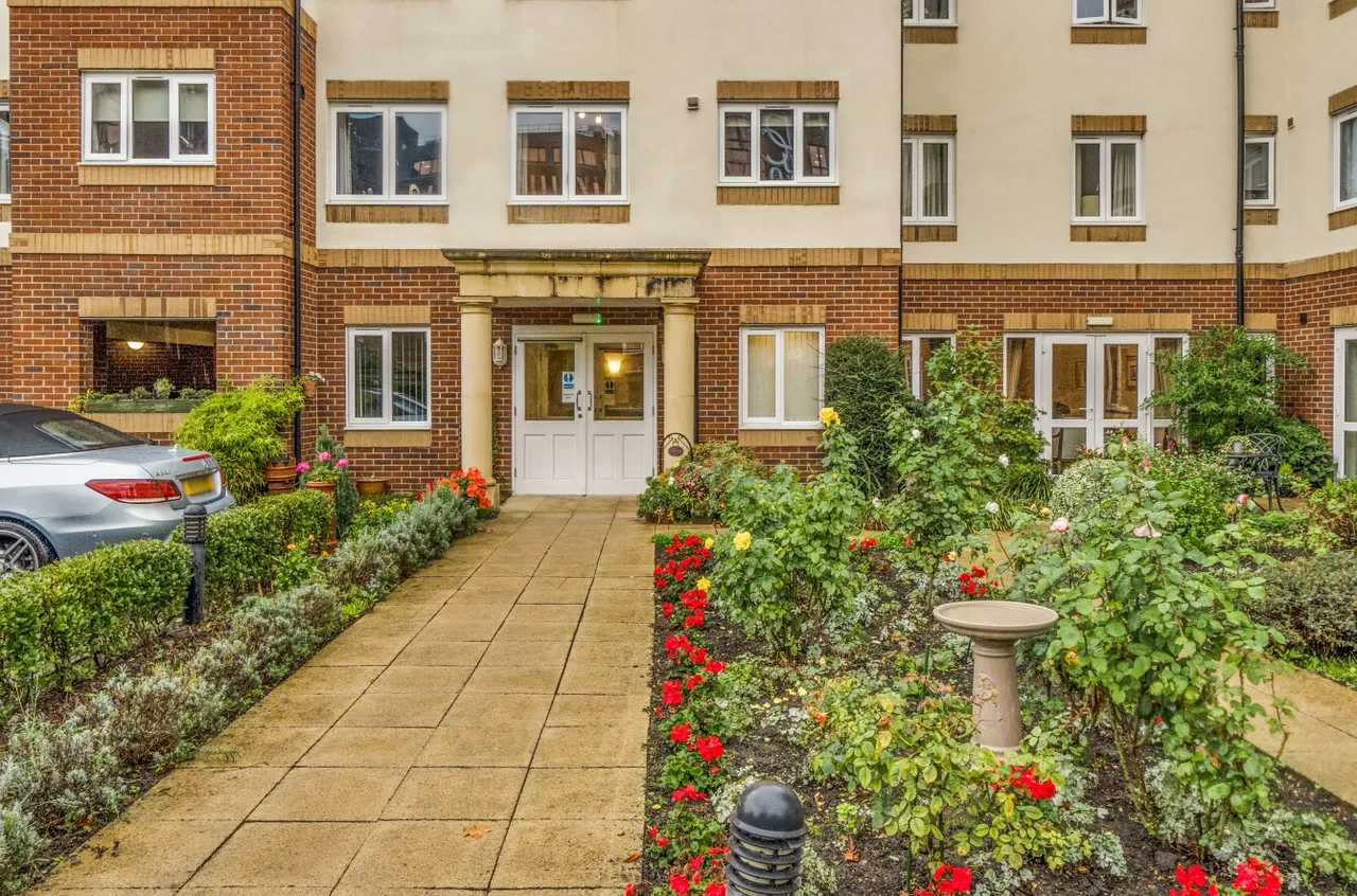 Grove Road, Woking, GU21, photo 12