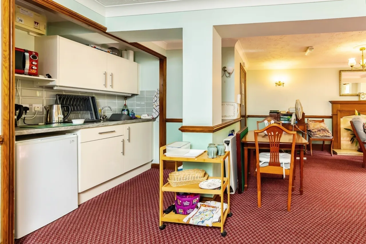 Bourne Court, Croydon Road, Caterham, Surrey, CR3, photo 13
