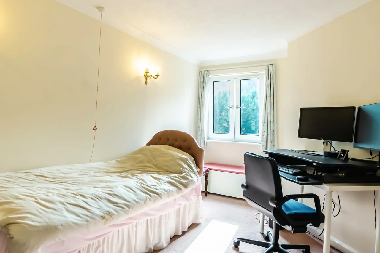 Bourne Court, Croydon Road, Caterham, Surrey, CR3, photo 14