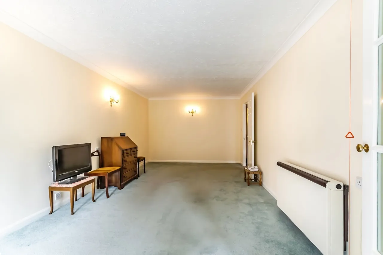 Bourne Court, Croydon Road, Caterham, Surrey, CR3, photo 11