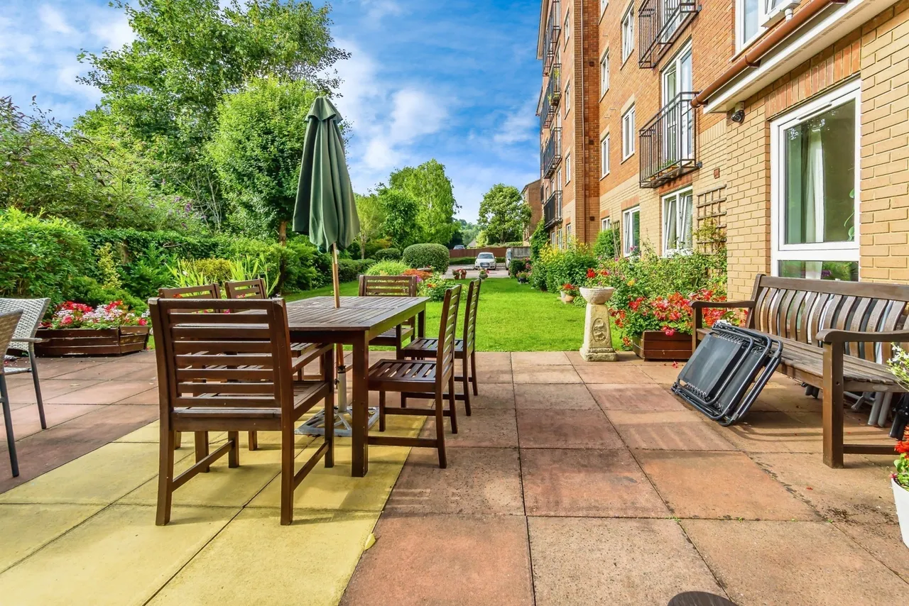 Bourne Court, Croydon Road, Caterham, Surrey, CR3, photo 15