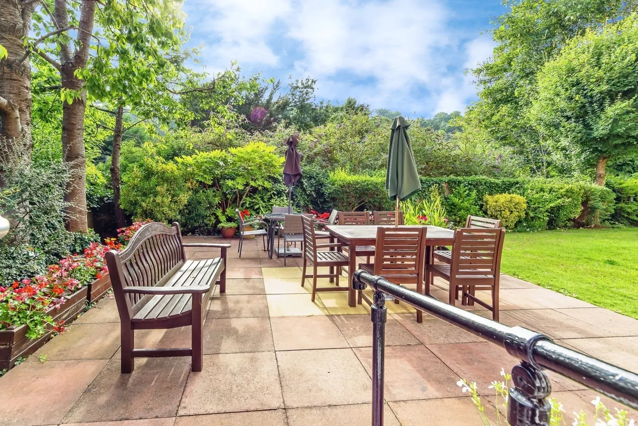 Bourne Court, Croydon Road, Caterham, Surrey, CR3, photo 3