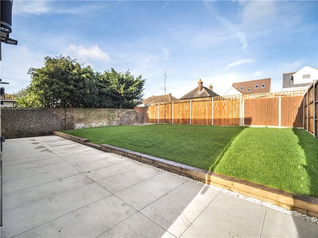 Todd Close, Bexleyheath, DA6, photo 39