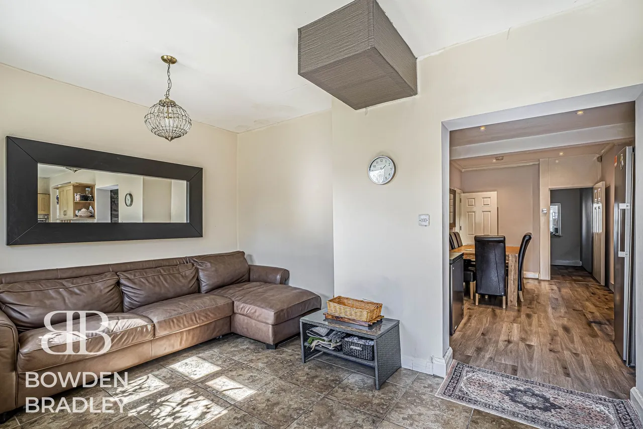 Clayhall Avenue, Clayhall, IG5, photo 3