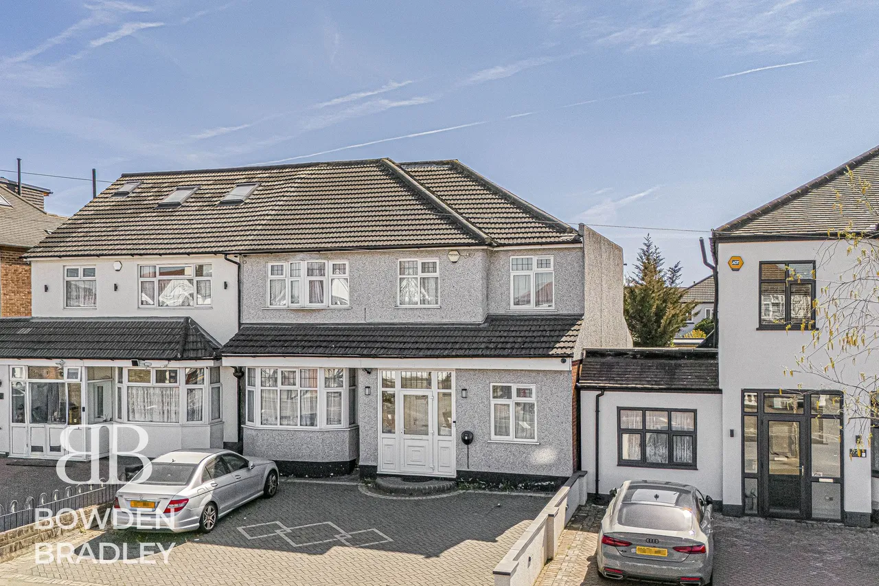 5 bed house for sale — Clayhall Avenue, Clayhall, IG5