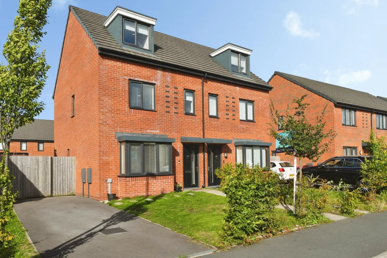 3 bed house for sale, Blossom Way, Salford, M6