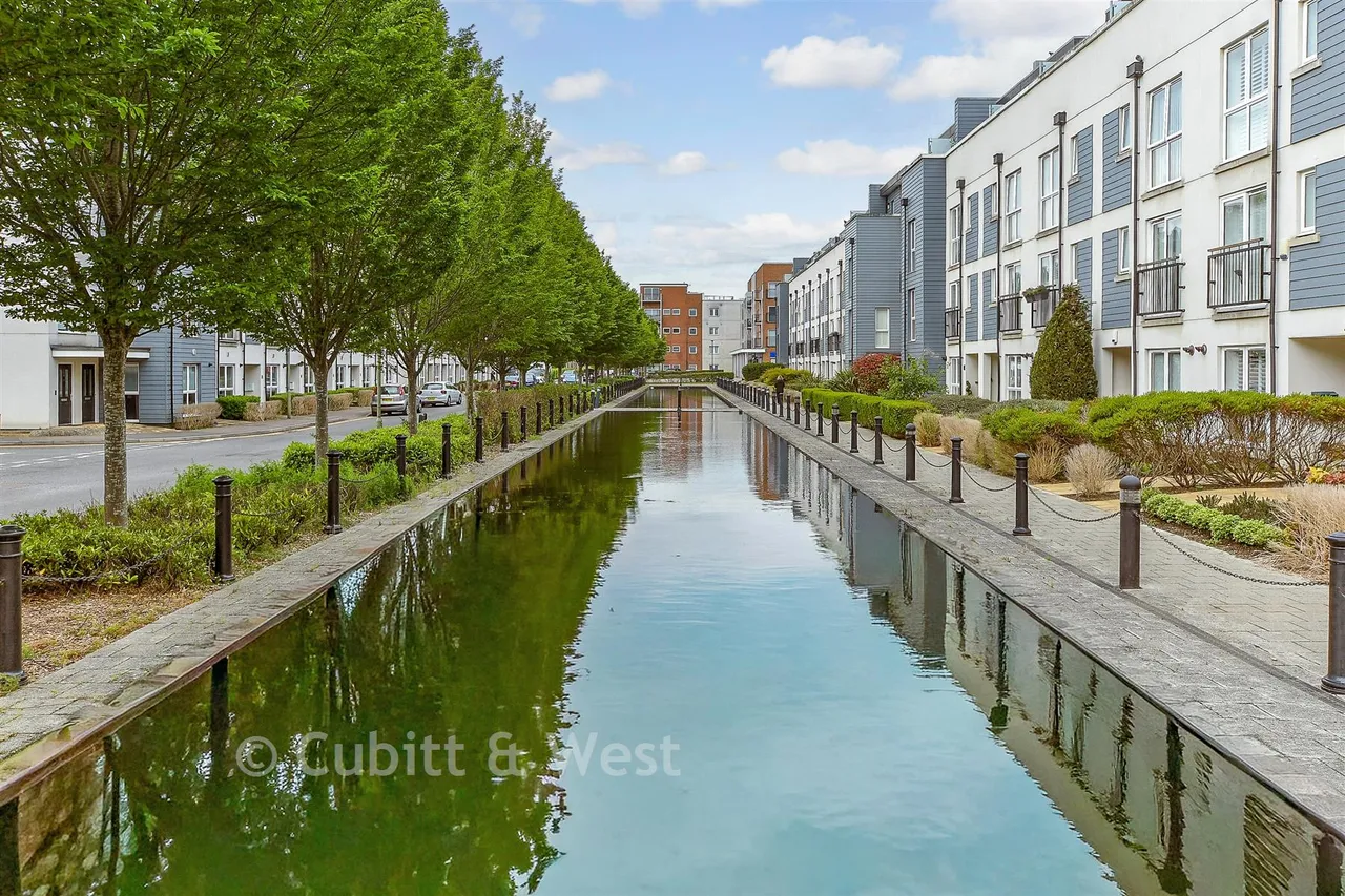 Canalside, Redhill, RH1, photo 12