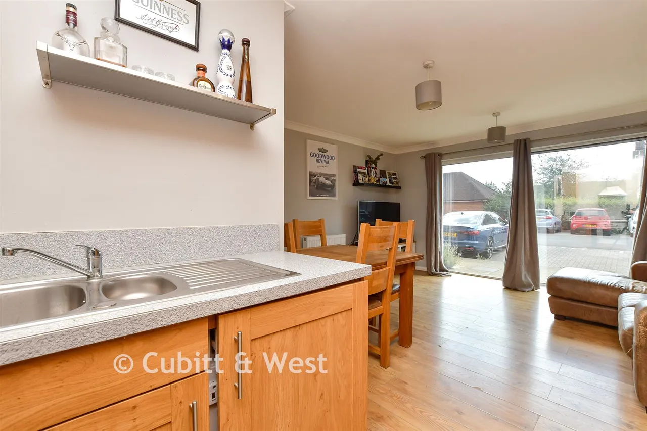 Canalside, Redhill, RH1, photo 5