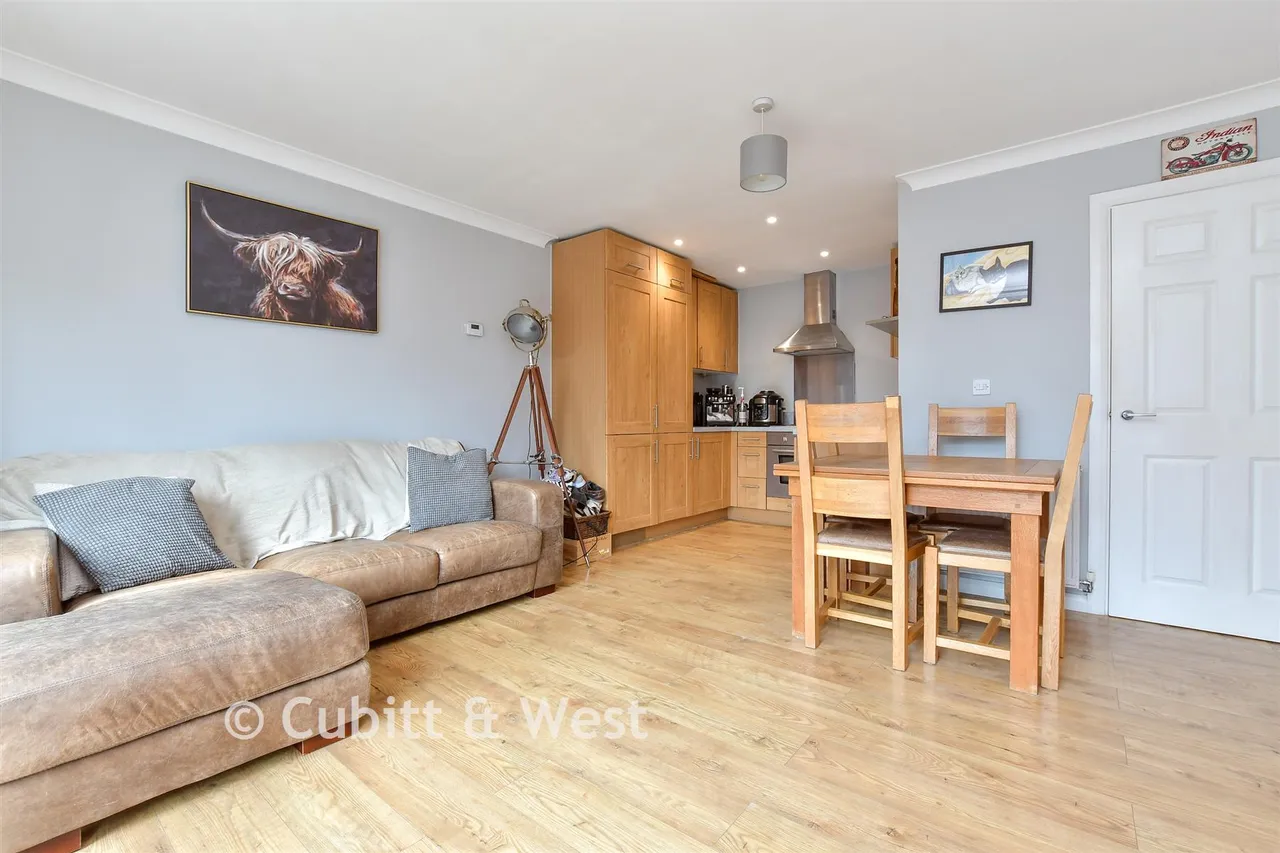 Canalside, Redhill, RH1, photo 7