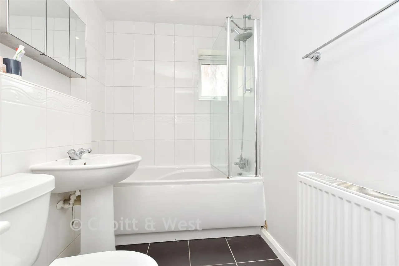 Canalside, Redhill, RH1, photo 11