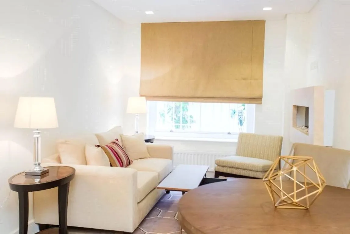 1 bed flat to rent — 20 Princes Square, London