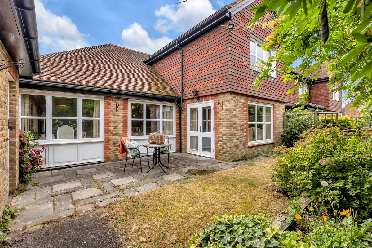 Horsham, RH13, photo 17