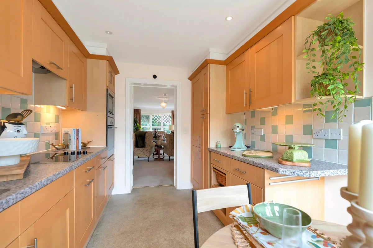 Horsham, RH13, photo 10