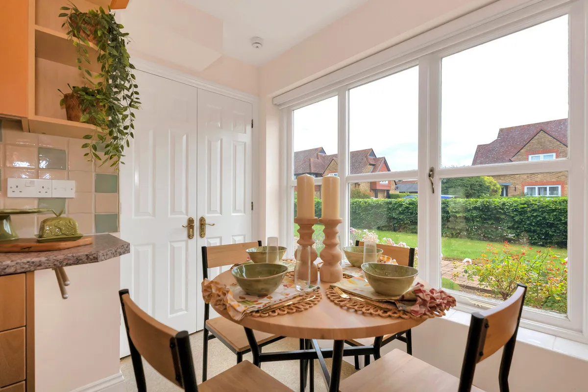 Horsham, RH13, photo 9