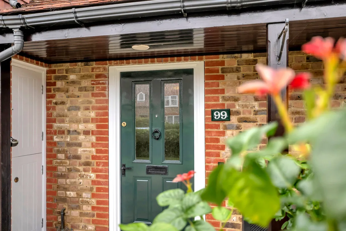 Horsham, RH13, photo 21