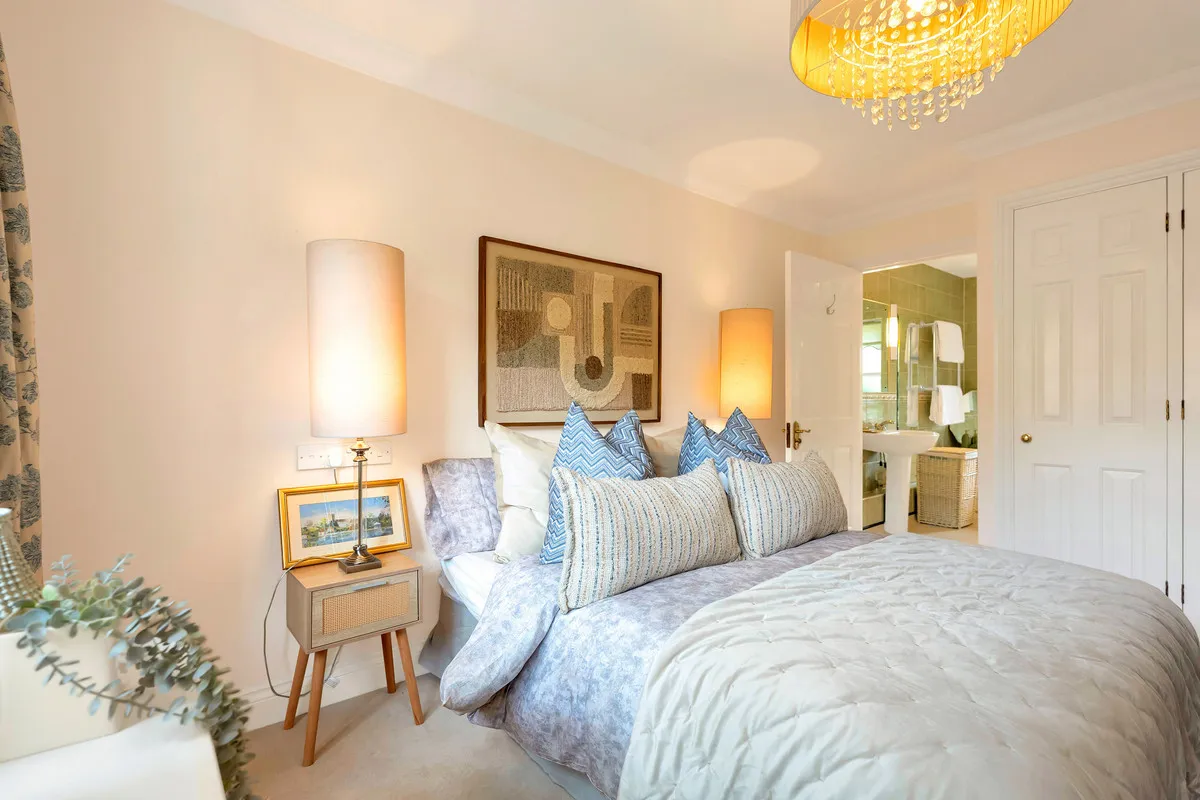 Horsham, RH13, photo 11