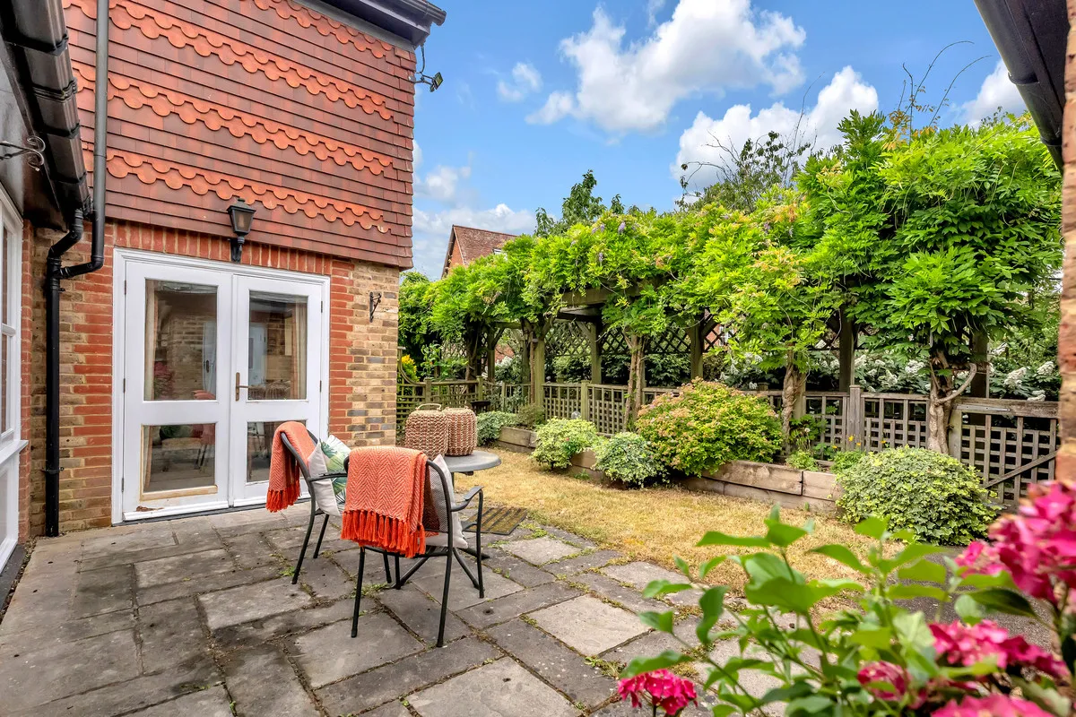 Horsham, RH13, photo 18
