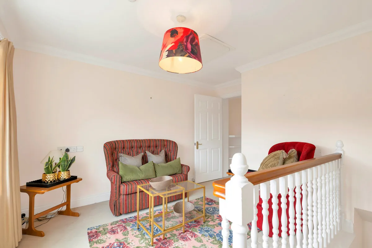 Horsham, RH13, photo 14