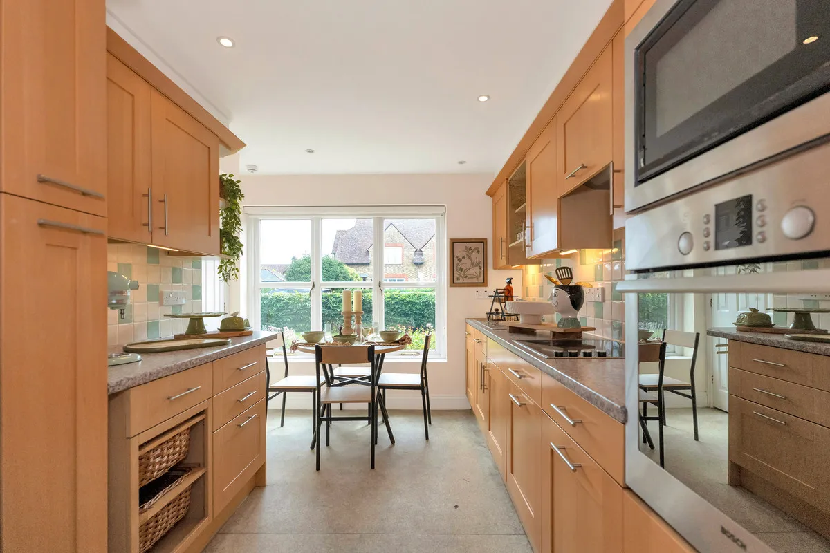 Horsham, RH13, photo 8