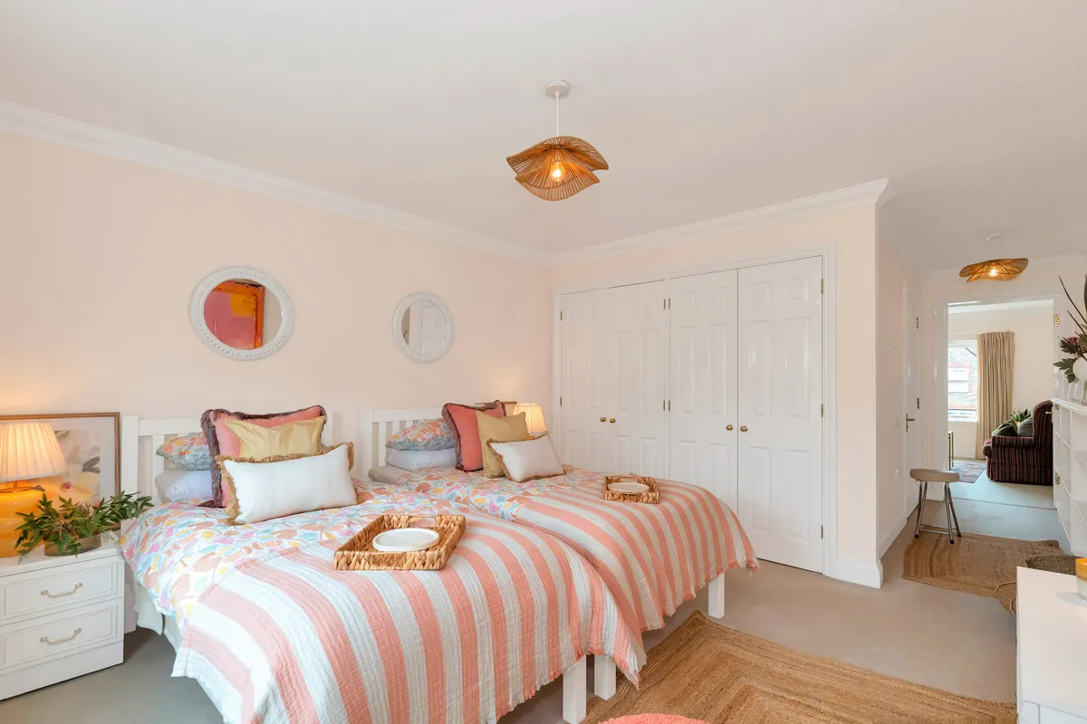 Horsham, RH13, photo 15