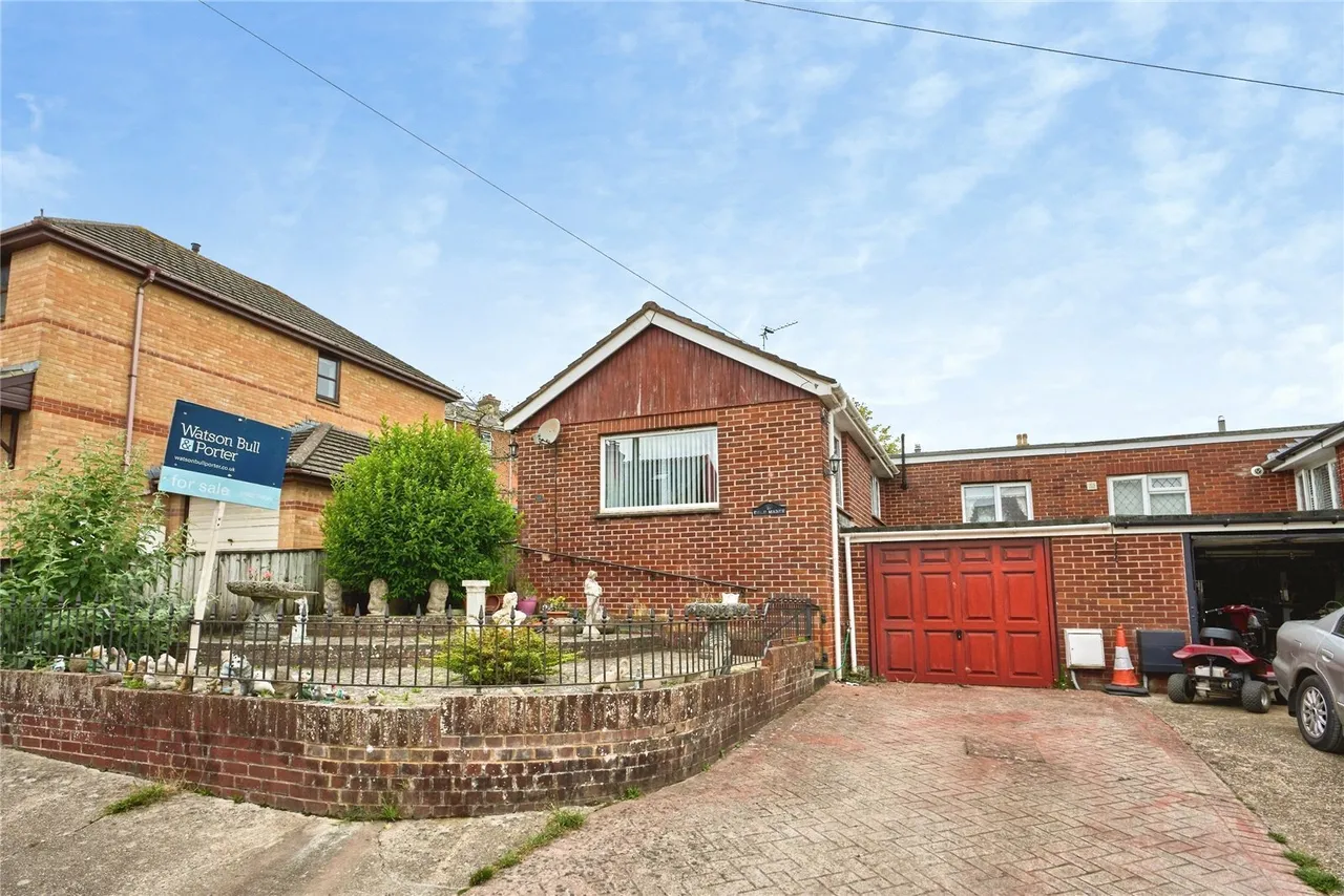 2 bed house for sale, Alexandra Road, Cowes, PO31