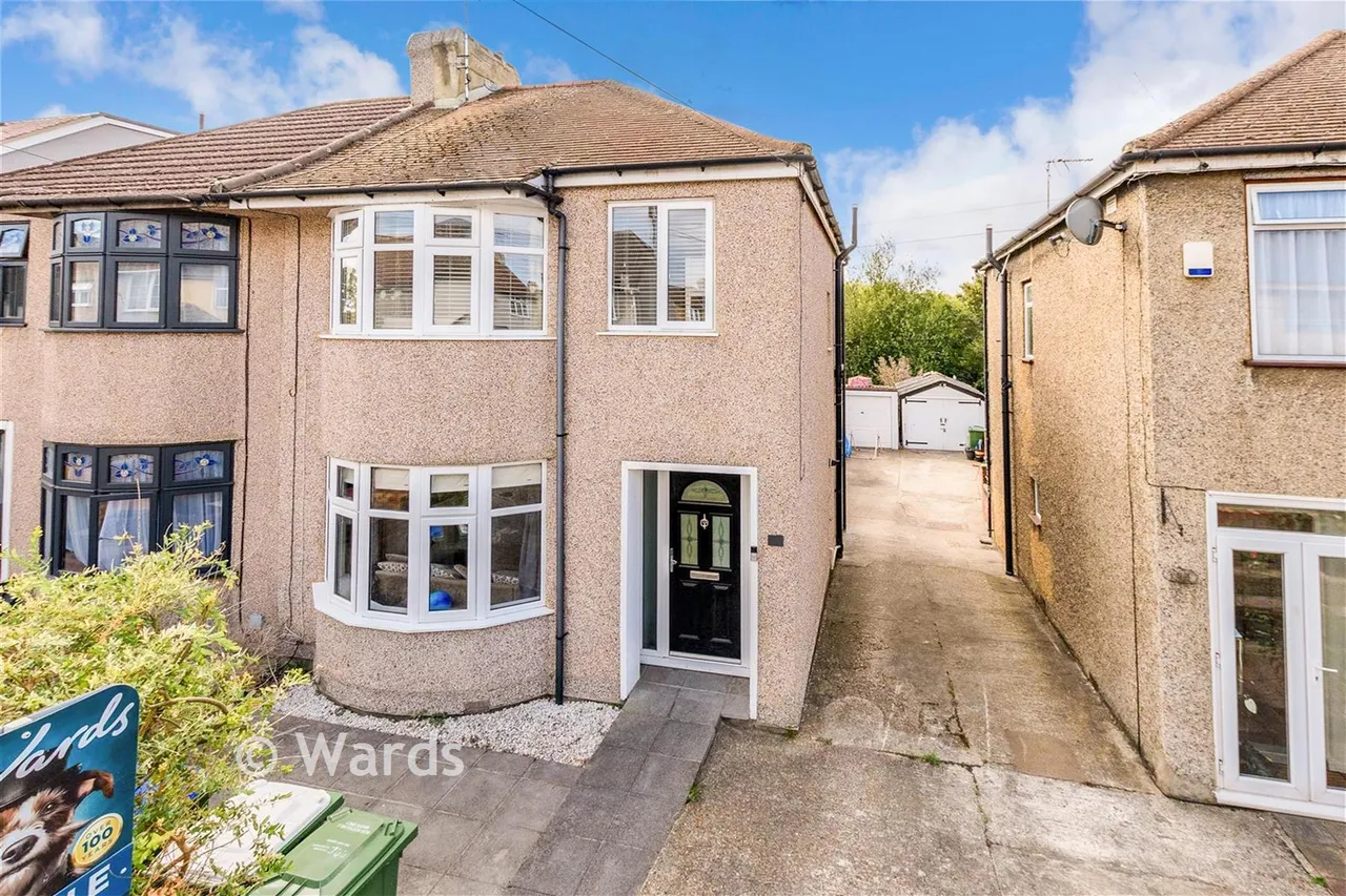 3 bed house for sale, Barnes Cray Road, Dartford, DA1