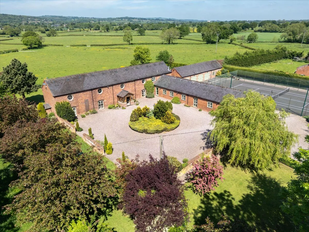 House and 8.35 acres of land, Maesbrook, SY10, photo 3